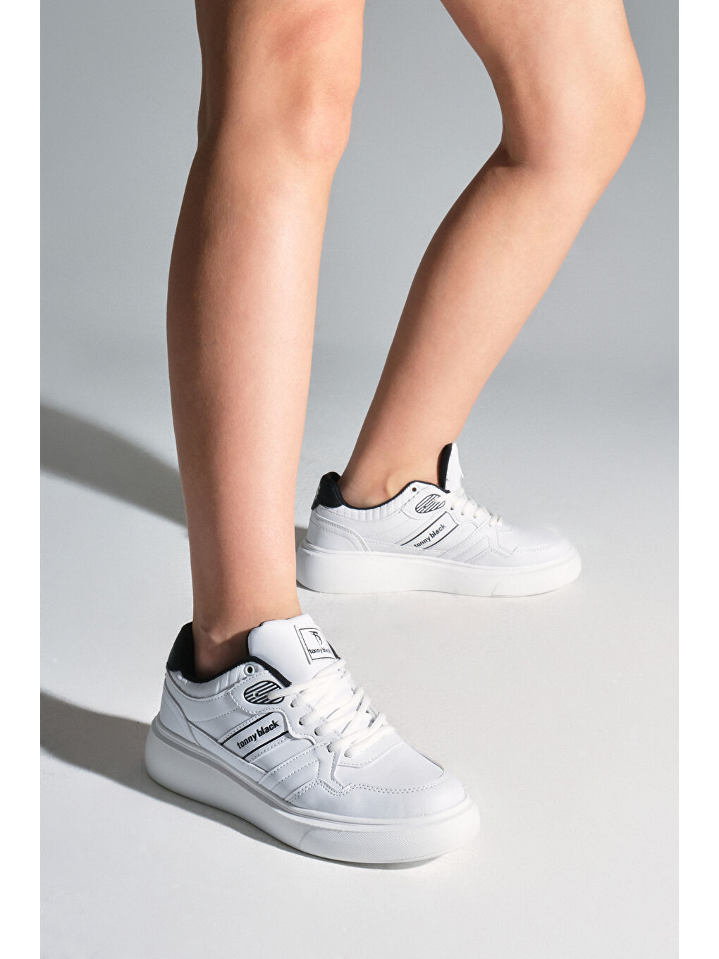 Kadın Beyaz Siyah Yüksek Poli Taban Yanı Şeritli Bağcıklı Spor Ayakkabı-2