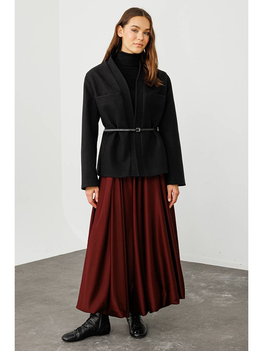 Kontrast Deri Kemerli Siyah Ceket-1