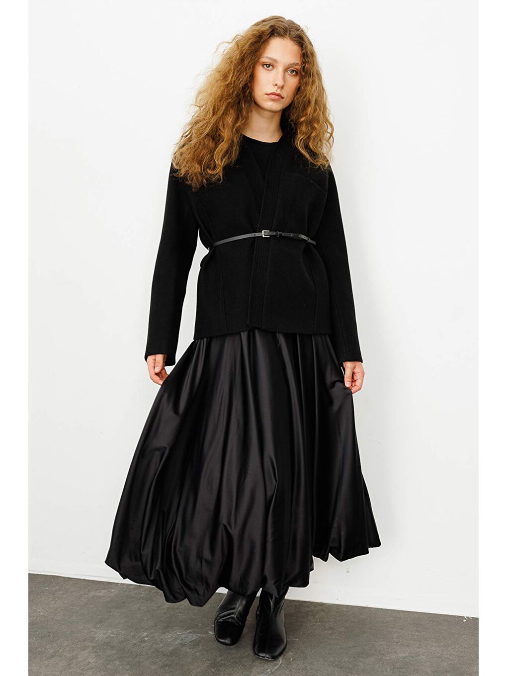 Kontrast Deri Kemerli Siyah Ceket-3