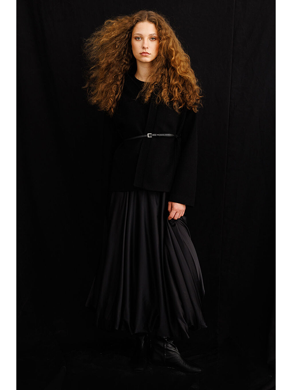 Kontrast Deri Kemerli Siyah Ceket-7