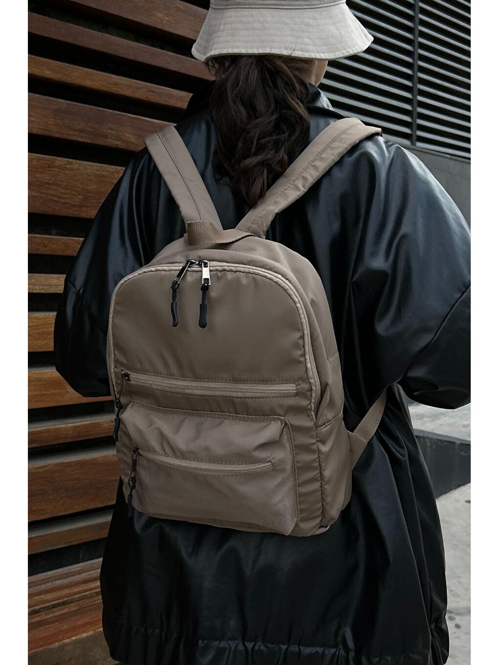 Bej Çok Bölmeli Su İtici Özellikli Sırt Çantası ASC003