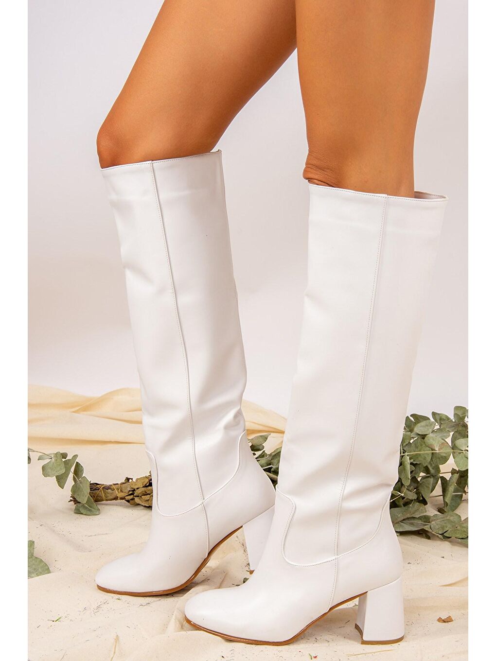 J749198309 Beyaz Kadın Çizme