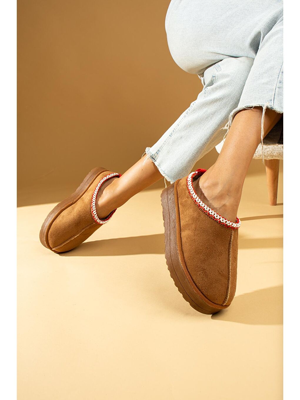 Kahverengi Kalın Taban İçi Kürklü Kadın Ev Terliği 007-2000-23Ug-1