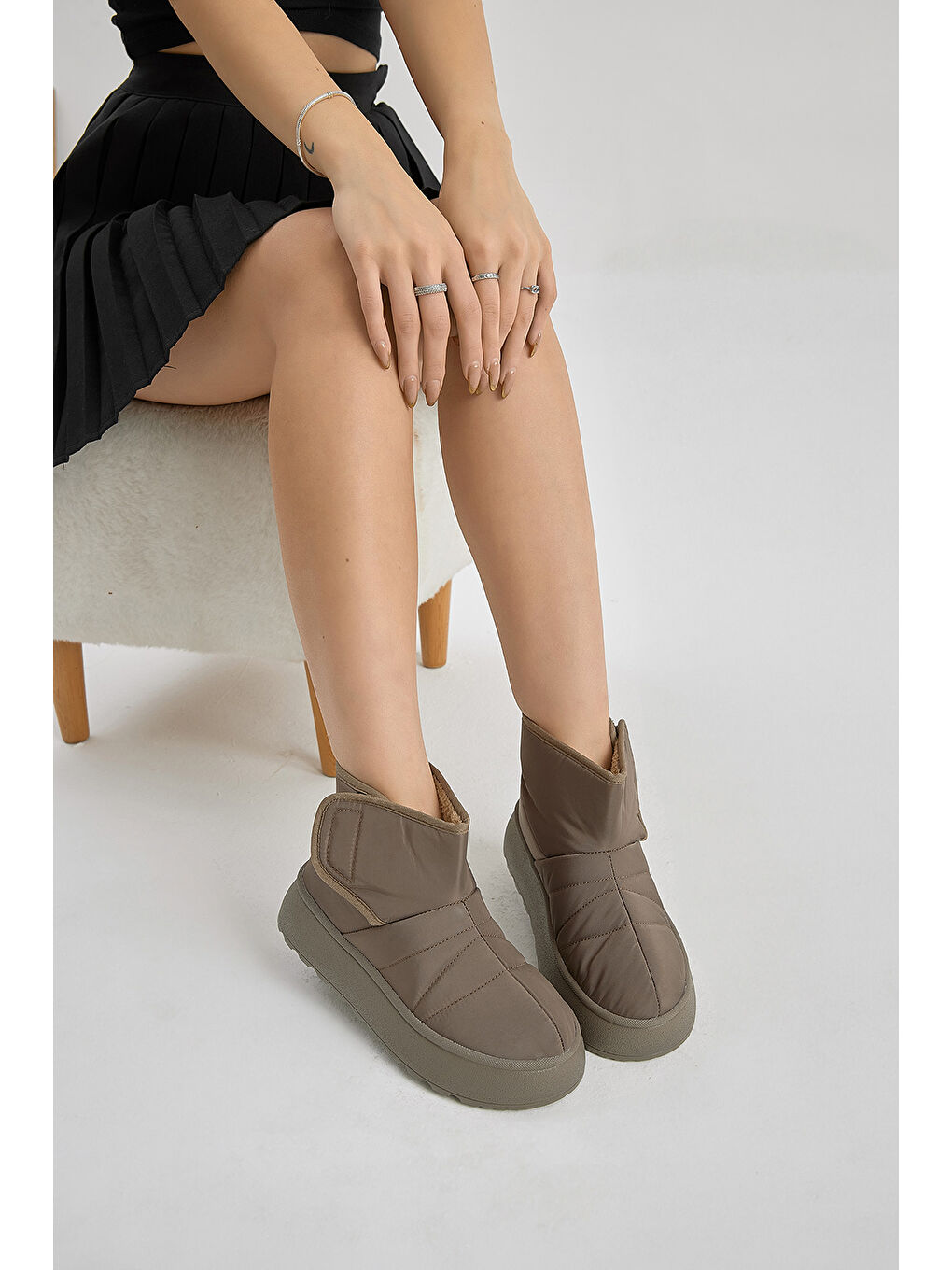 Bej Kadın Vizon Kalın Poli Taban İçi Kürklü Cırtlı Bot-1