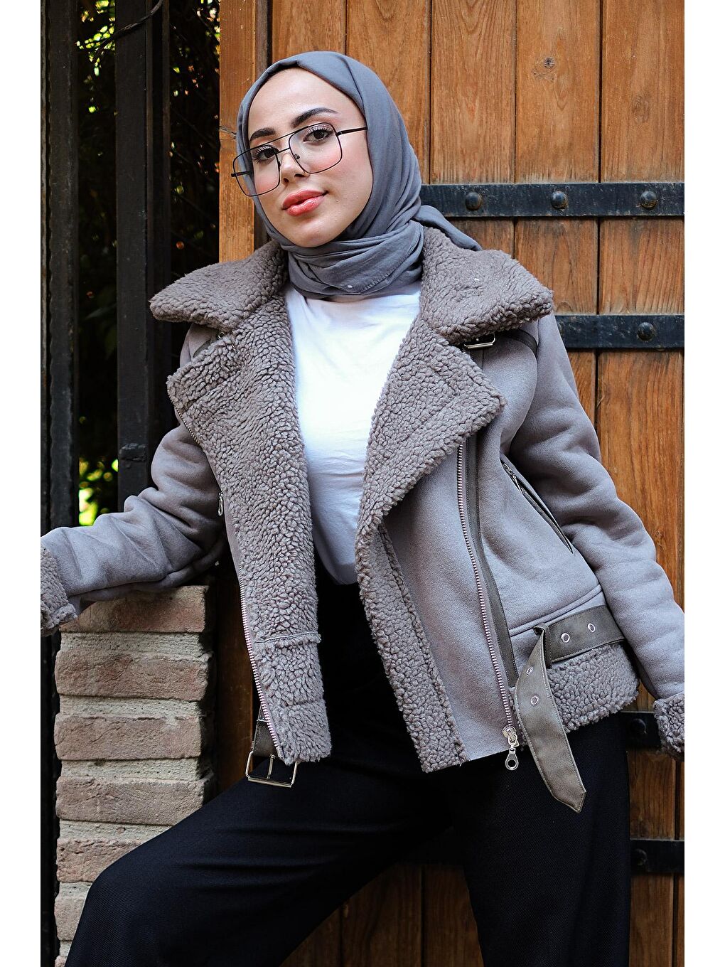 Kadın Yakası Kürklü Çapraz Fermuar Süet Kaban Gri-1