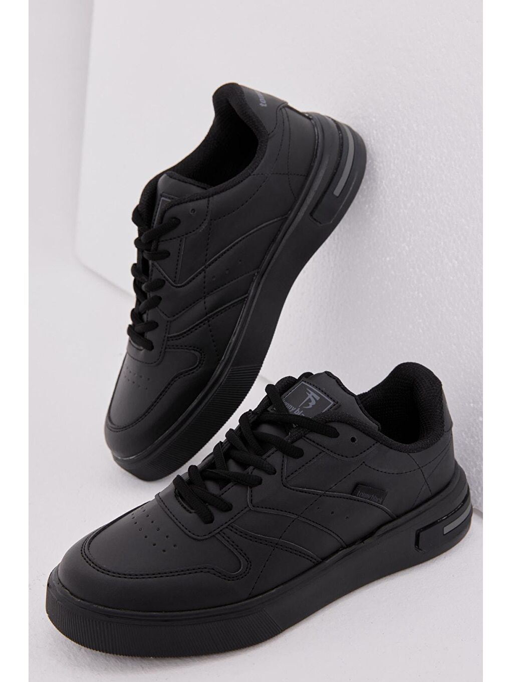 Erkek Siyah Faylon Taban Bağcıklı Spor Ayakkabı-1