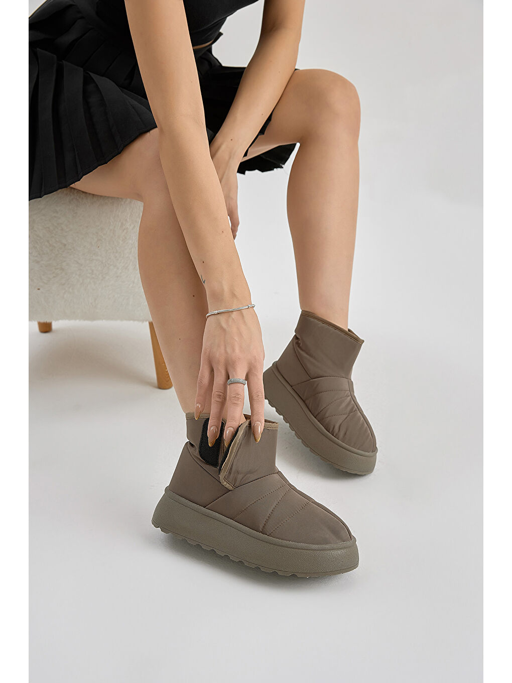 Bej Kadın Vizon Kalın Poli Taban İçi Kürklü Cırtlı Bot-2