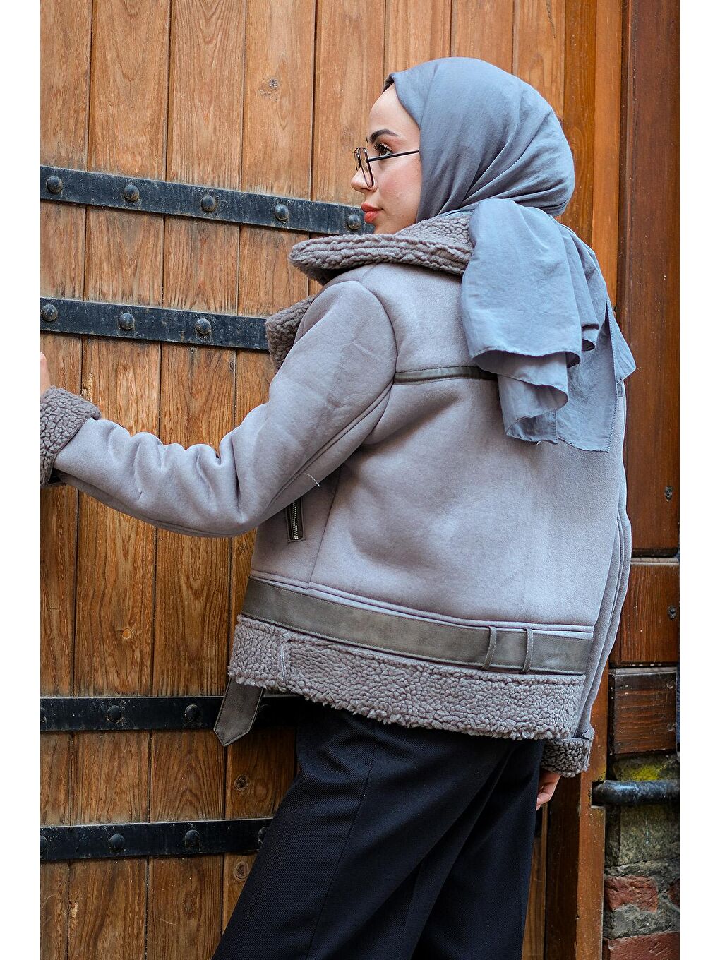 Kadın Yakası Kürklü Çapraz Fermuar Süet Kaban Gri-2