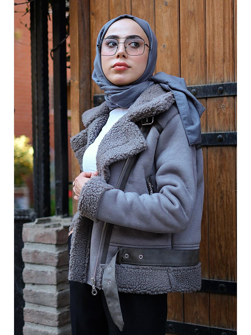 Kadın Yakası Kürklü Çapraz Fermuar Süet Kaban Gri-4