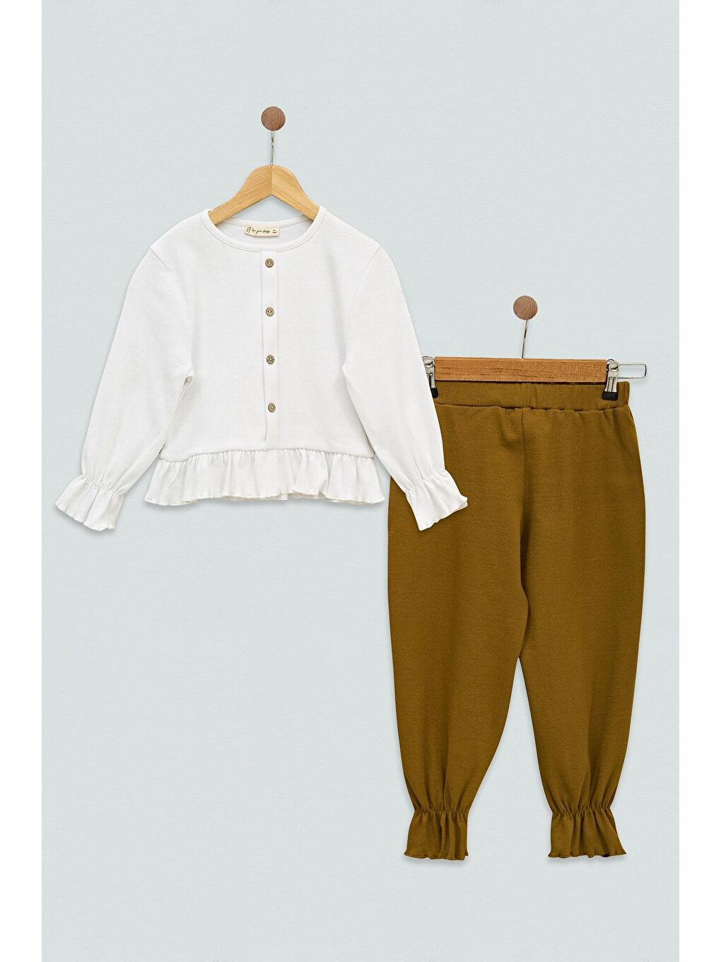 Sarı Etek Fırfırlı Düğmeli Camel Alt Üst Takım