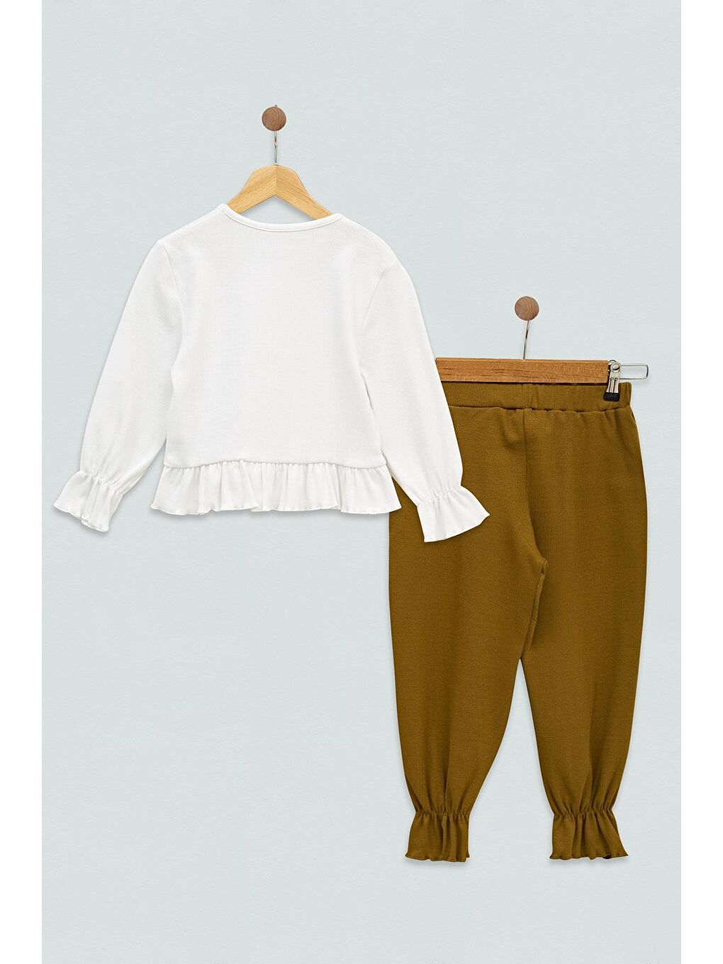 Sarı Etek Fırfırlı Düğmeli Camel Alt Üst Takım-1