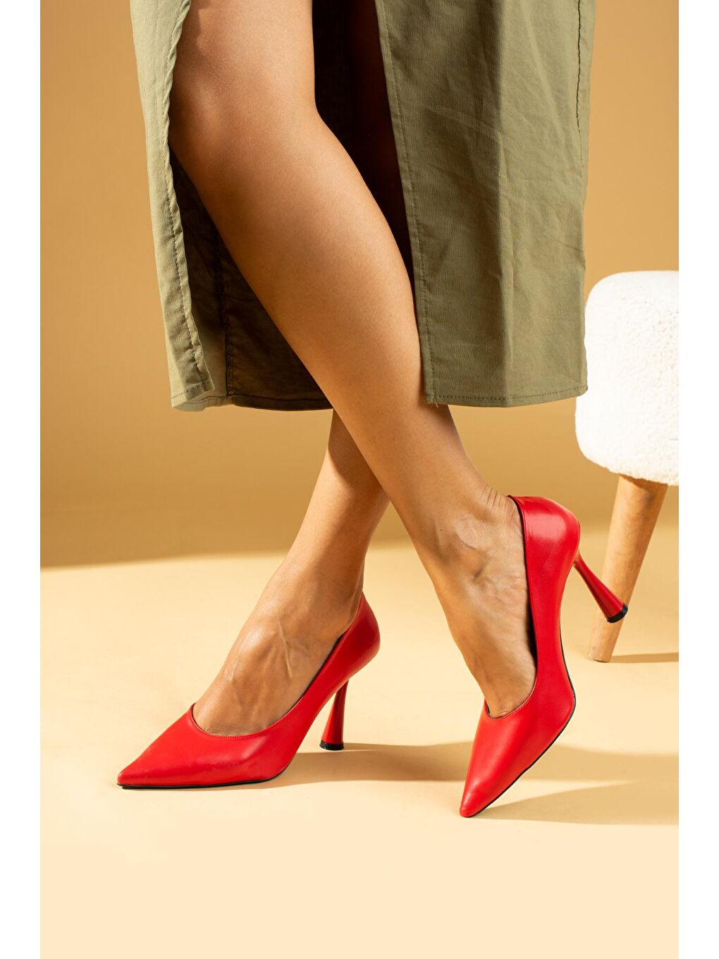 Kırmızı Sivri Burun Kadeh Topuklu Kadın Ayakkabı 017-1450-22Cilt