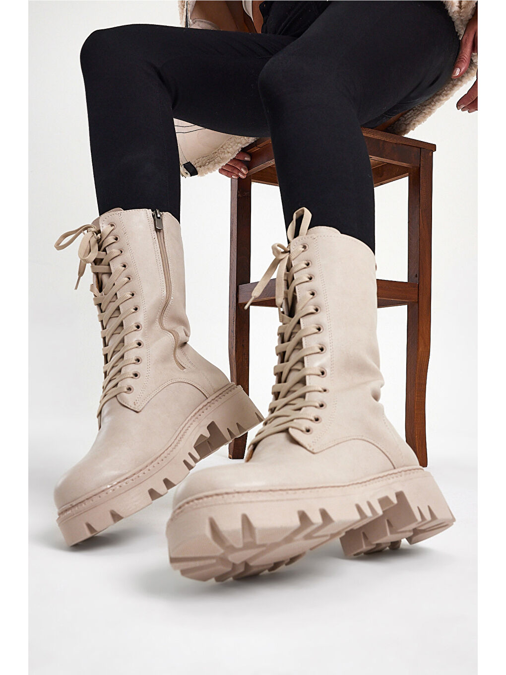 Bej Kadın Ten Cilt Rahat Kalıp Bağcıklı Çorap Çizme