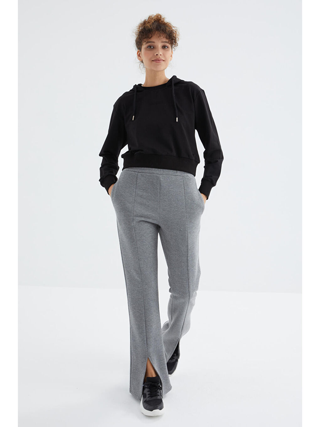 Gri Melanj Yüksek Bel Ön Yırtmaç Detaylı Yan Cepli Rahat Form Kadın Eşofman Alt - 94625