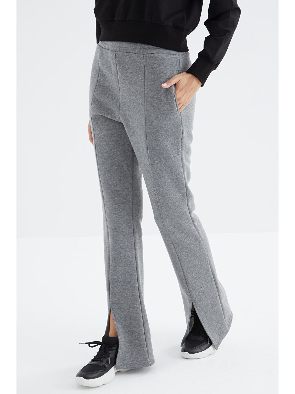 Gri Melanj Yüksek Bel Ön Yırtmaç Detaylı Yan Cepli Rahat Form Kadın Eşofman Alt - 94625-1