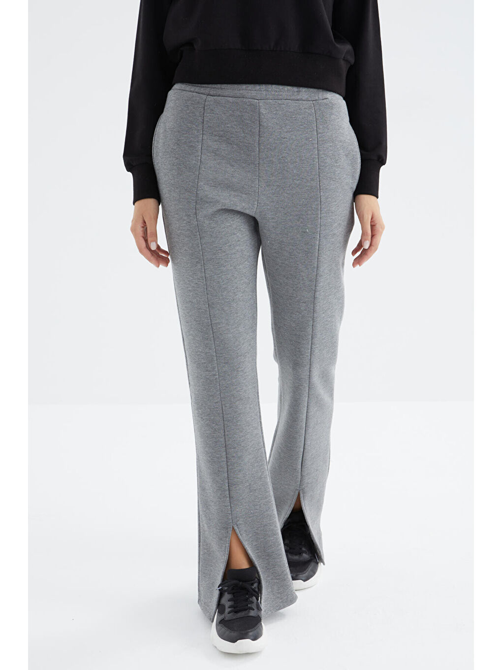 Gri Melanj Yüksek Bel Ön Yırtmaç Detaylı Yan Cepli Rahat Form Kadın Eşofman Alt - 94625-3