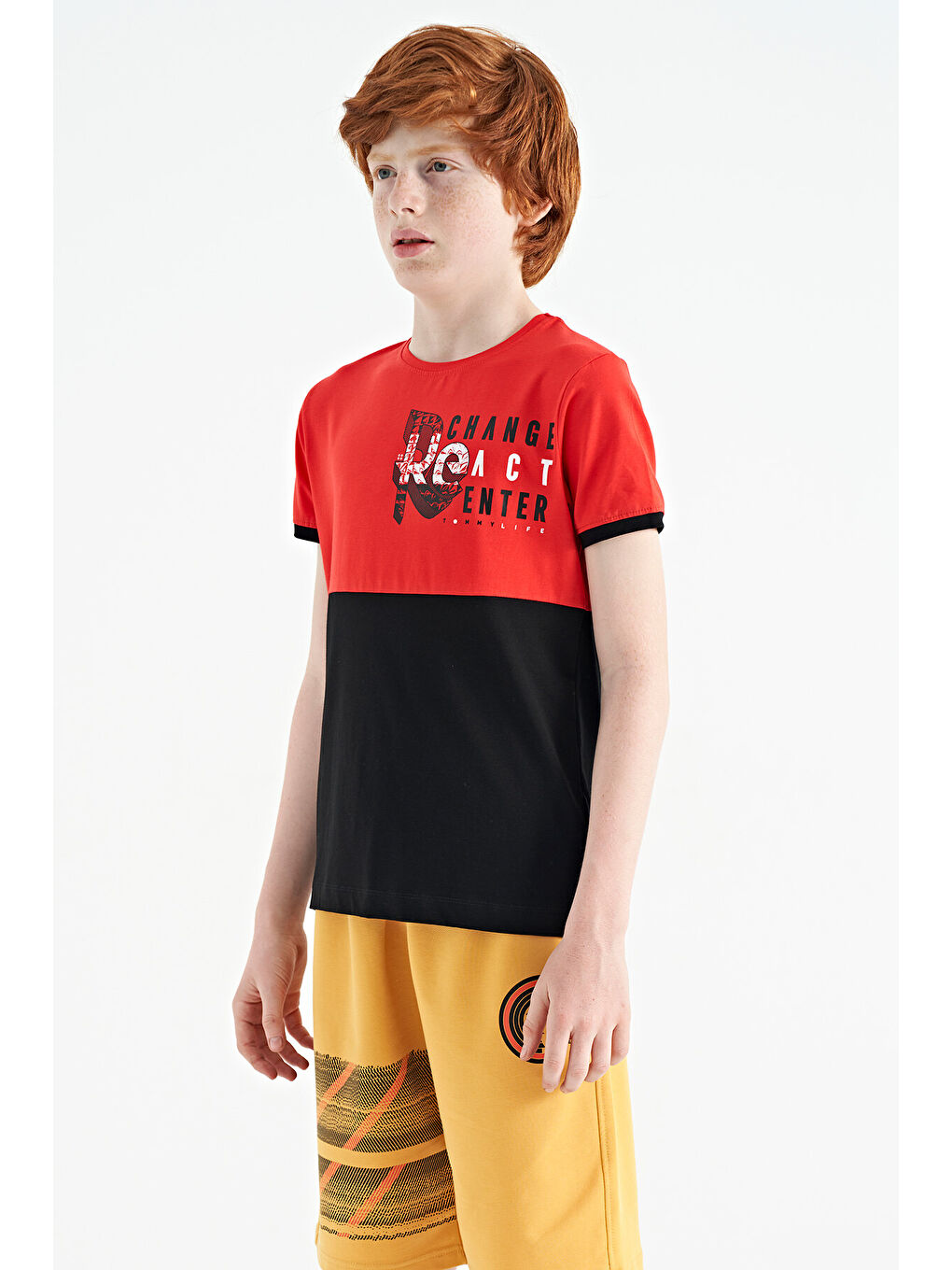 Kırmızı Fiesta Baskı Detaylı Renk Bloklu Standart Kalıp O Yaka Erkek Çocuk Tişört - 11107-3