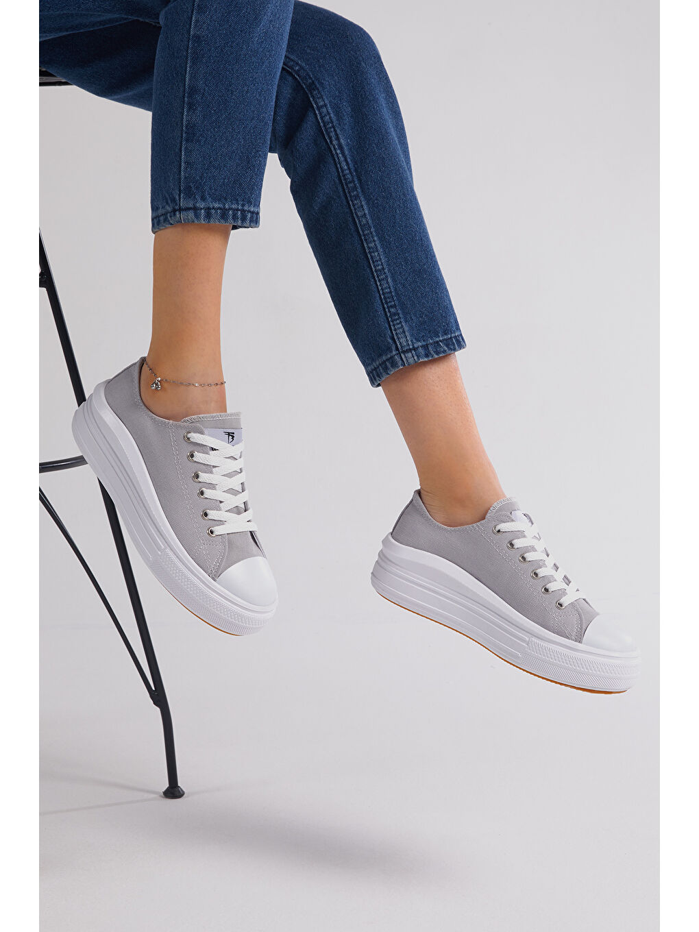 Kadın Gri Rahat Kalıp Kalın Tabanlı Spor Ayakkabı-3