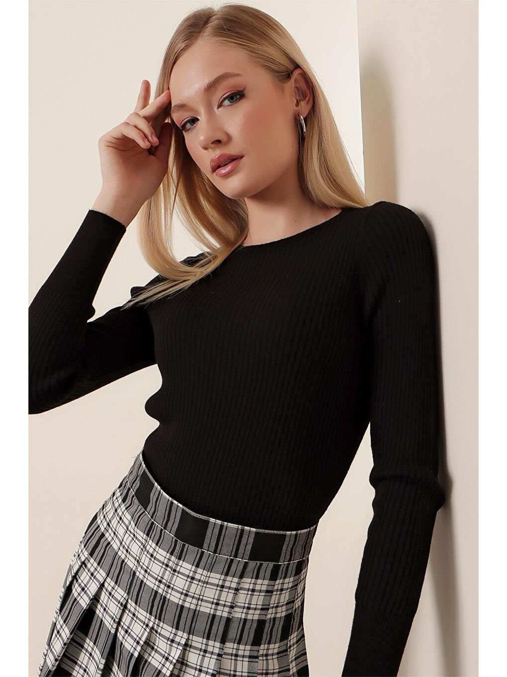 Kadın Siyah Sıfır Yaka Fitilli Basic Body Triko Kazak