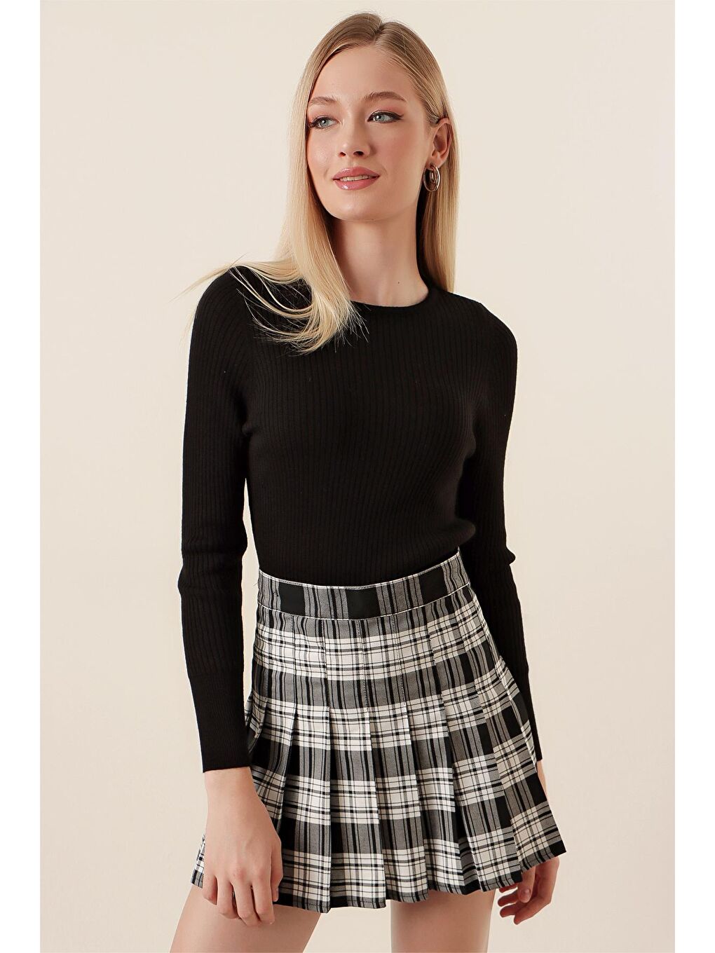 Kadın Siyah Sıfır Yaka Fitilli Basic Body Triko Kazak-1