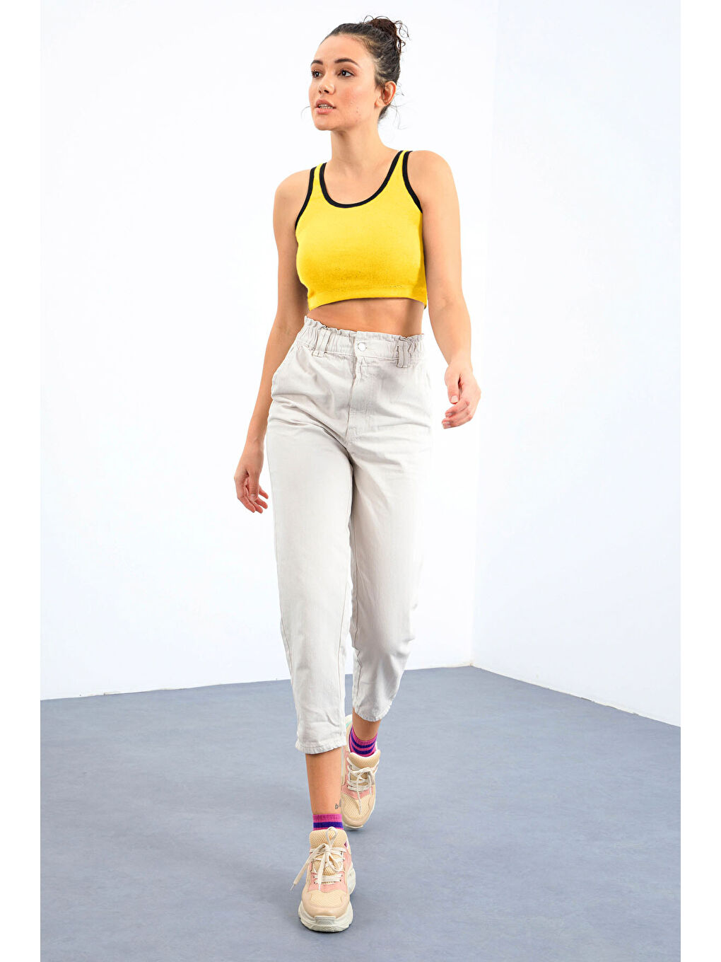 Sarı Basic Sıfır Kol Dar Kalıp U Yaka Kadın Crop Top Atlet - 97162-3