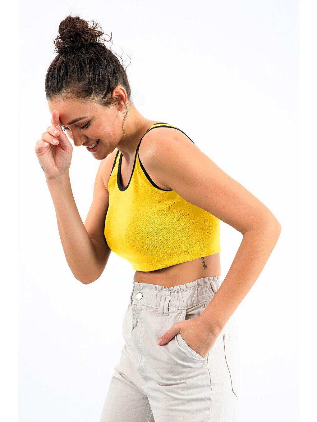 Sarı Basic Sıfır Kol Dar Kalıp U Yaka Kadın Crop Top Atlet - 97162-4
