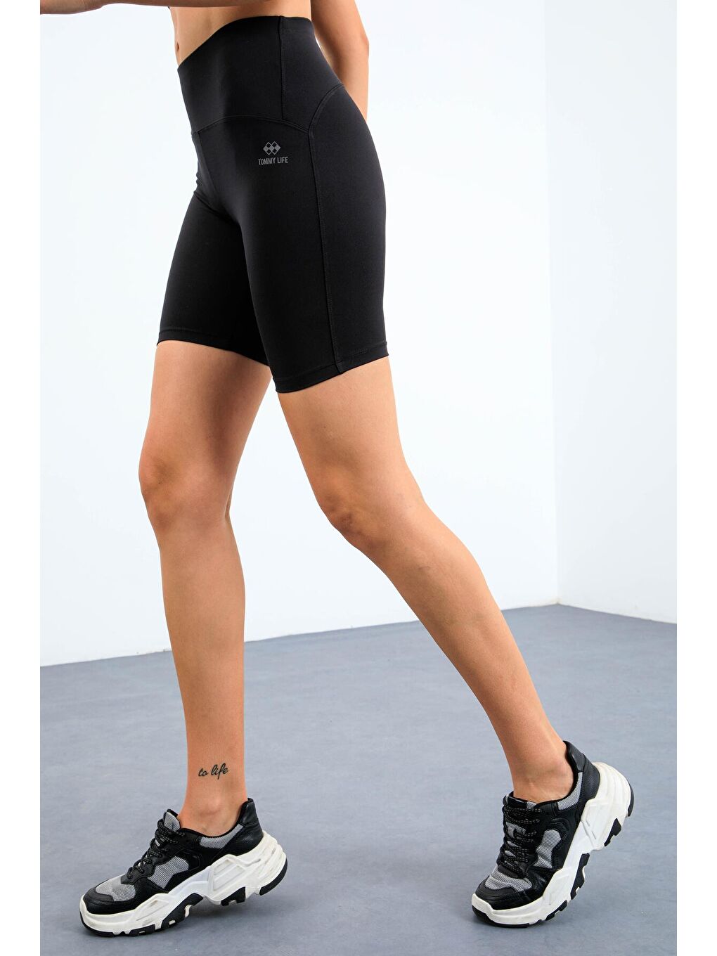 Siyah Yüksek Bel Toparlayıcı Dar Kalıp Crop Biker Kadın Tayt Takım - 95302-2