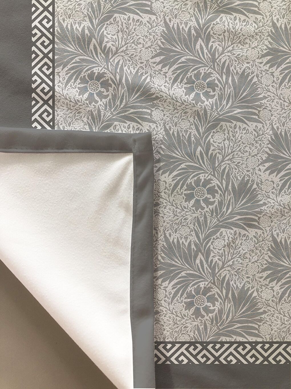 Karışık Çiçek Desenli Masa Örtüsü Gri-1