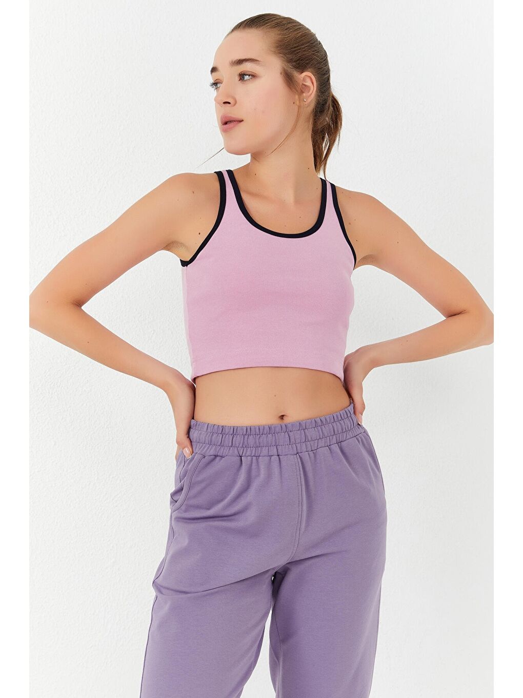 Pembe Basic Sıfır Kol Dar Kalıp U Yaka Kadın Crop Top Atlet - 97162