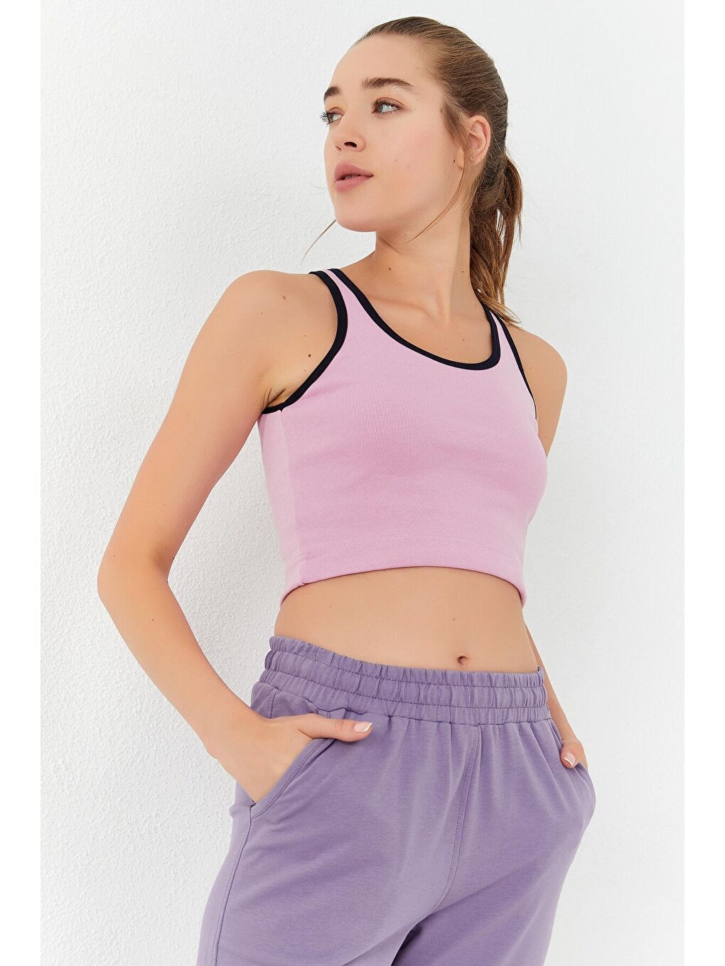 Pembe Basic Sıfır Kol Dar Kalıp U Yaka Kadın Crop Top Atlet - 97162-1