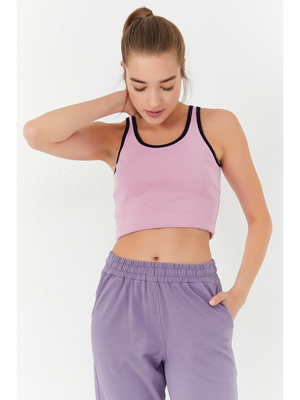 Pembe Basic Sıfır Kol Dar Kalıp U Yaka Kadın Crop Top Atlet - 97162-2