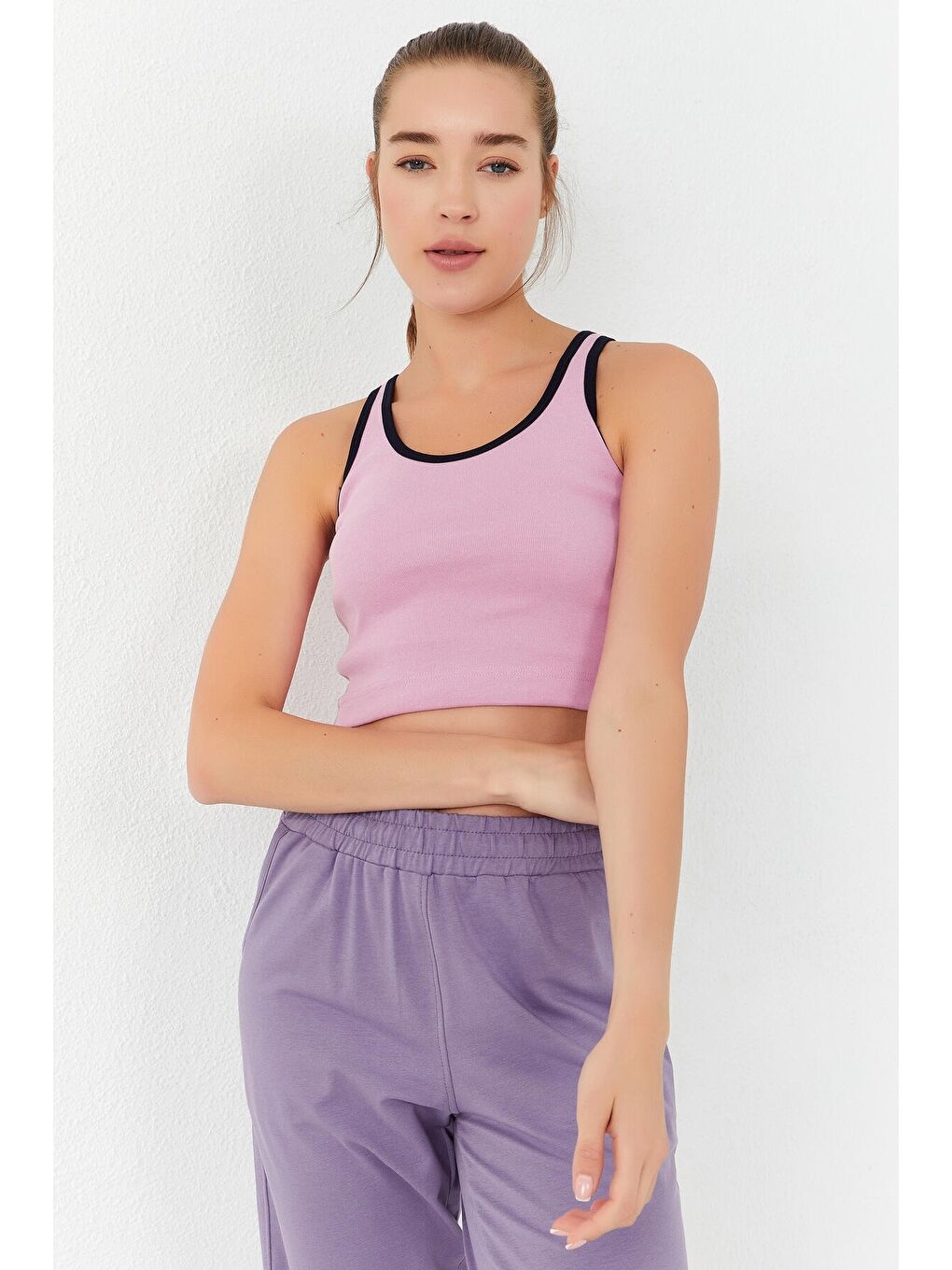Pembe Basic Sıfır Kol Dar Kalıp U Yaka Kadın Crop Top Atlet - 97162-4