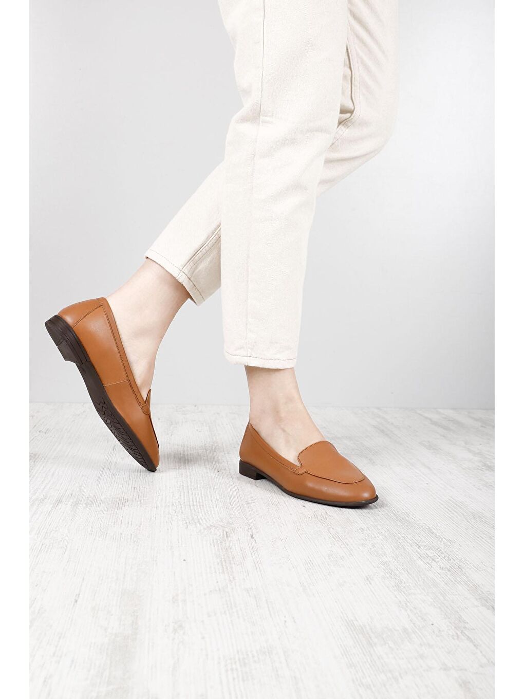 Kahverengi Hakiki Deri Yuvarlak Burun Düz Taban Kadın Babet 24158