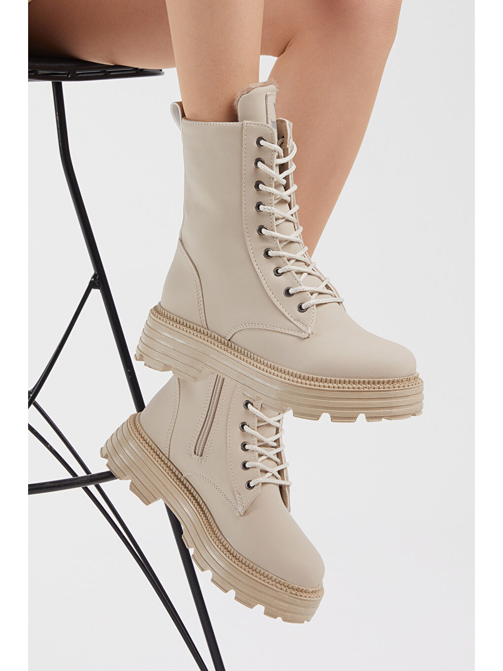 Ekru Kadın Krem Cilt Rahat Kalıp Kalın Taban Bağcıklı ve Fermuarlı Bot-1