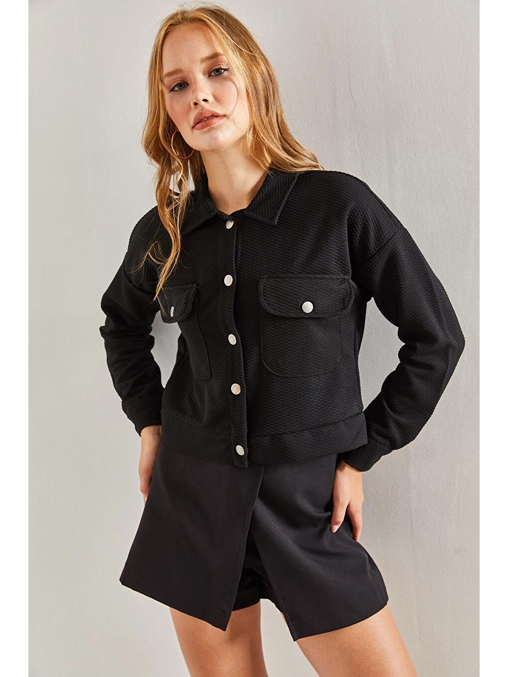 Siyah Kadın Çift Cepli Düğmeli Ceket-1