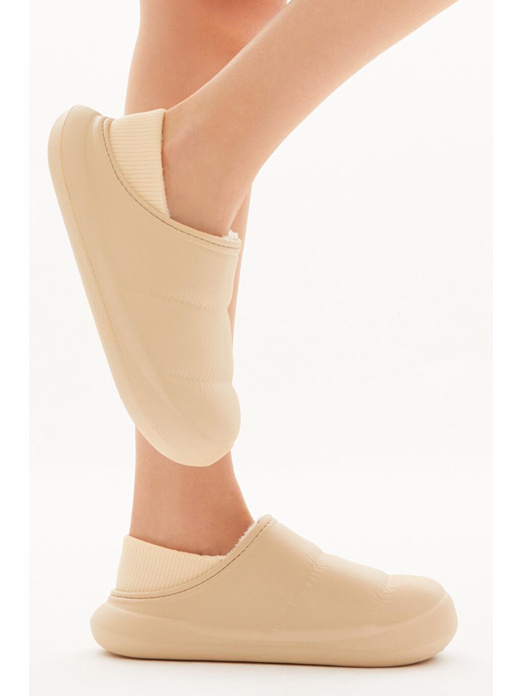 Kadın Bej Rahat Kalıp İçi Kürklü Terlik