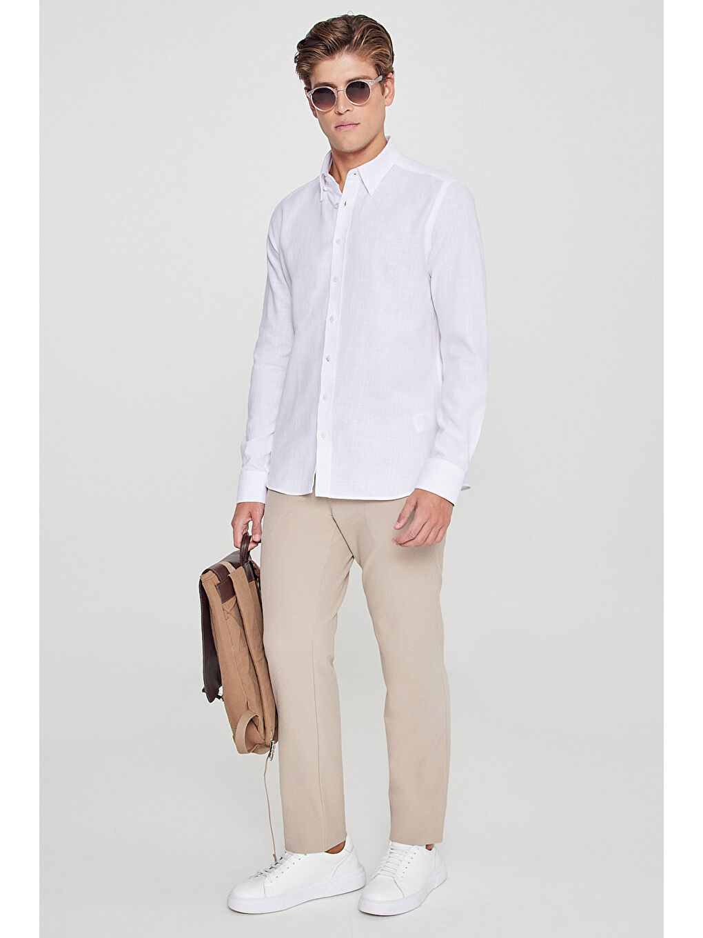 Erkek Beyaz Slim Fit Dar Kesim Gizli Düğmeli Yaka Keten Görünümlü %100 Pamuk Flamlı Gömlek-1