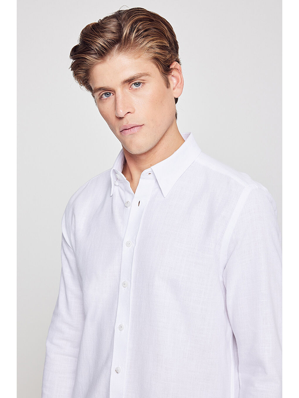 Erkek Beyaz Slim Fit Dar Kesim Gizli Düğmeli Yaka Keten Görünümlü %100 Pamuk Flamlı Gömlek-3