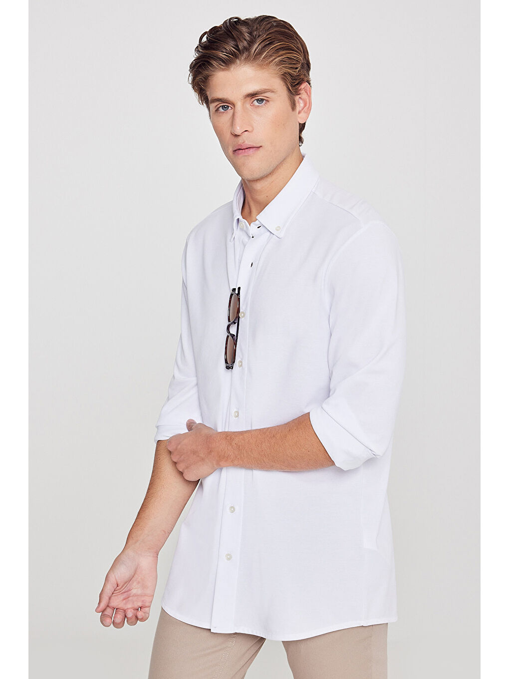 Erkek Beyaz Pamuklu Tailored Slim Fit Dar Kesim Düğmeli Yaka Örme Gömlek
