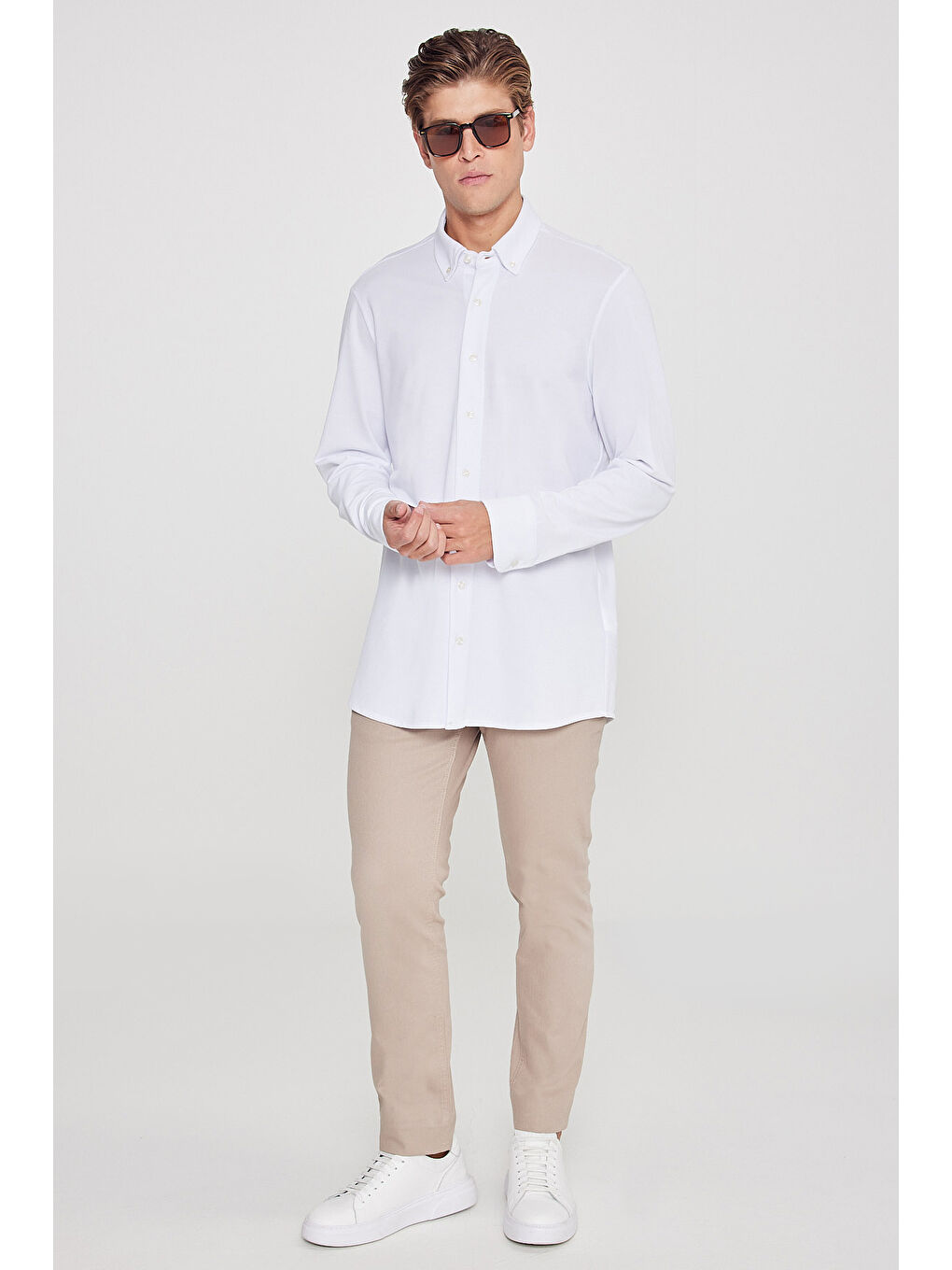 Erkek Beyaz Pamuklu Tailored Slim Fit Dar Kesim Düğmeli Yaka Örme Gömlek-1
