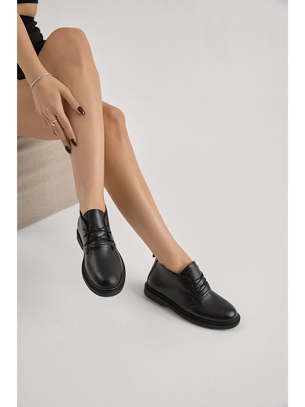 Kadın Siyah Cilt Termo Taban Bağcıklı Günlük Bot-1