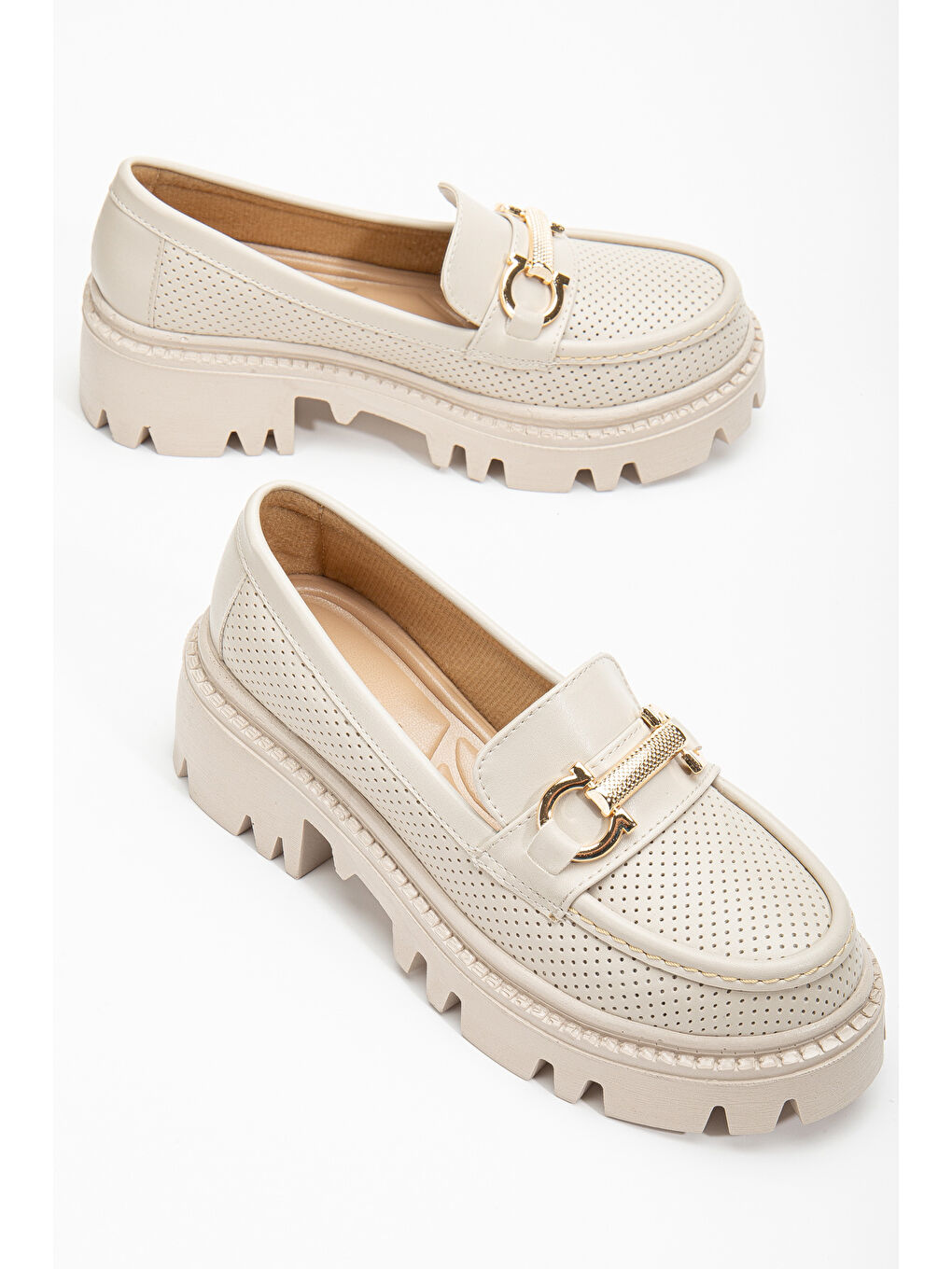 Bej Kadın Ten Cilt Rahat Kalıp Önü Tokalı Kalın Taban Loafer