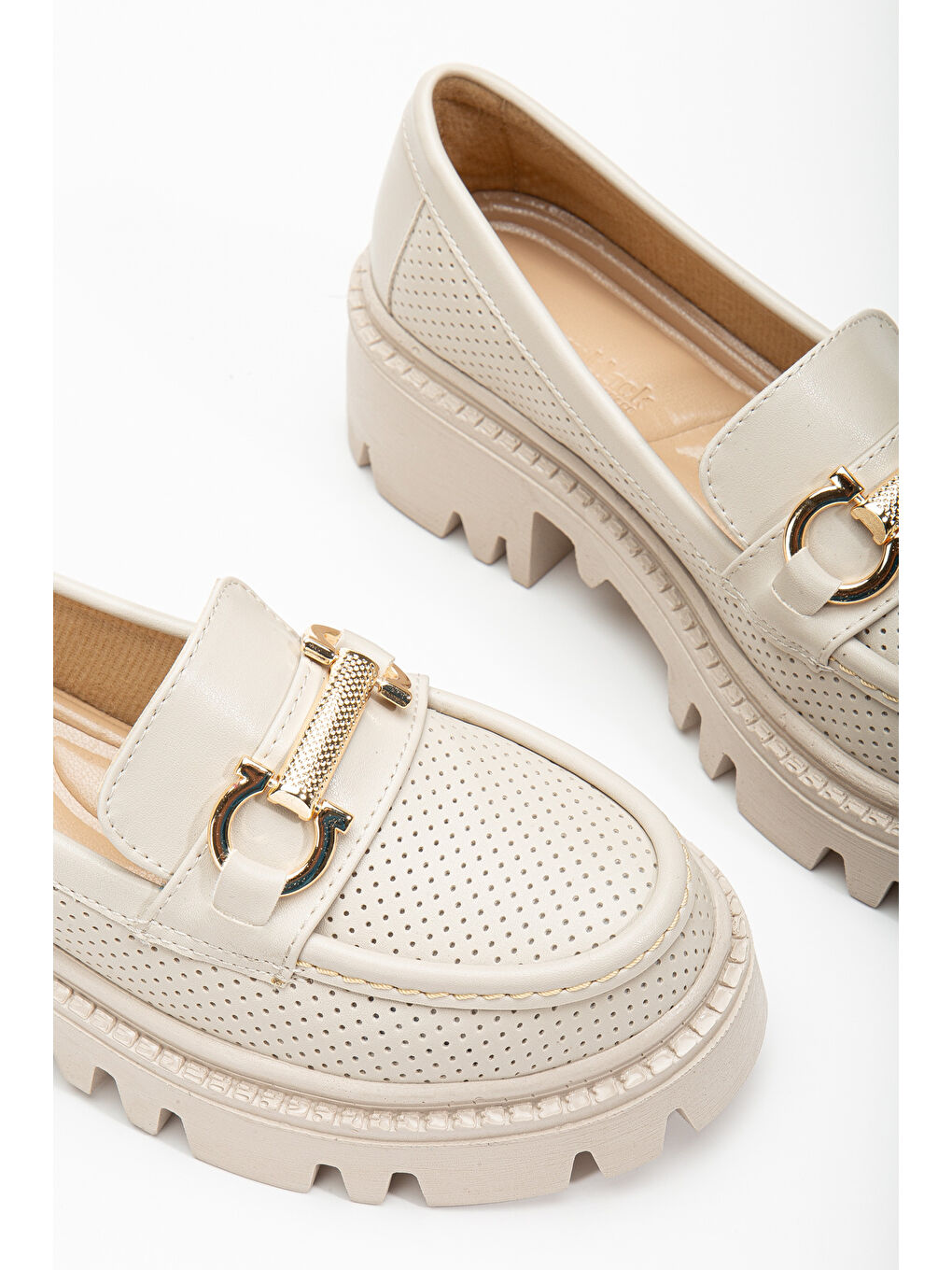 Bej Kadın Ten Cilt Rahat Kalıp Önü Tokalı Kalın Taban Loafer-2