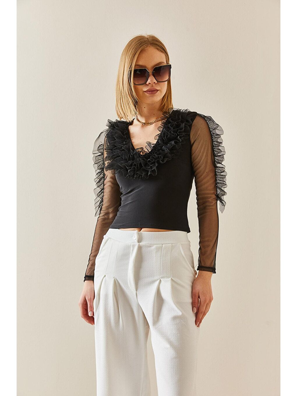 Siyah V Yaka Tütü Detaylı Bluz 3YXK2-47243-02-1