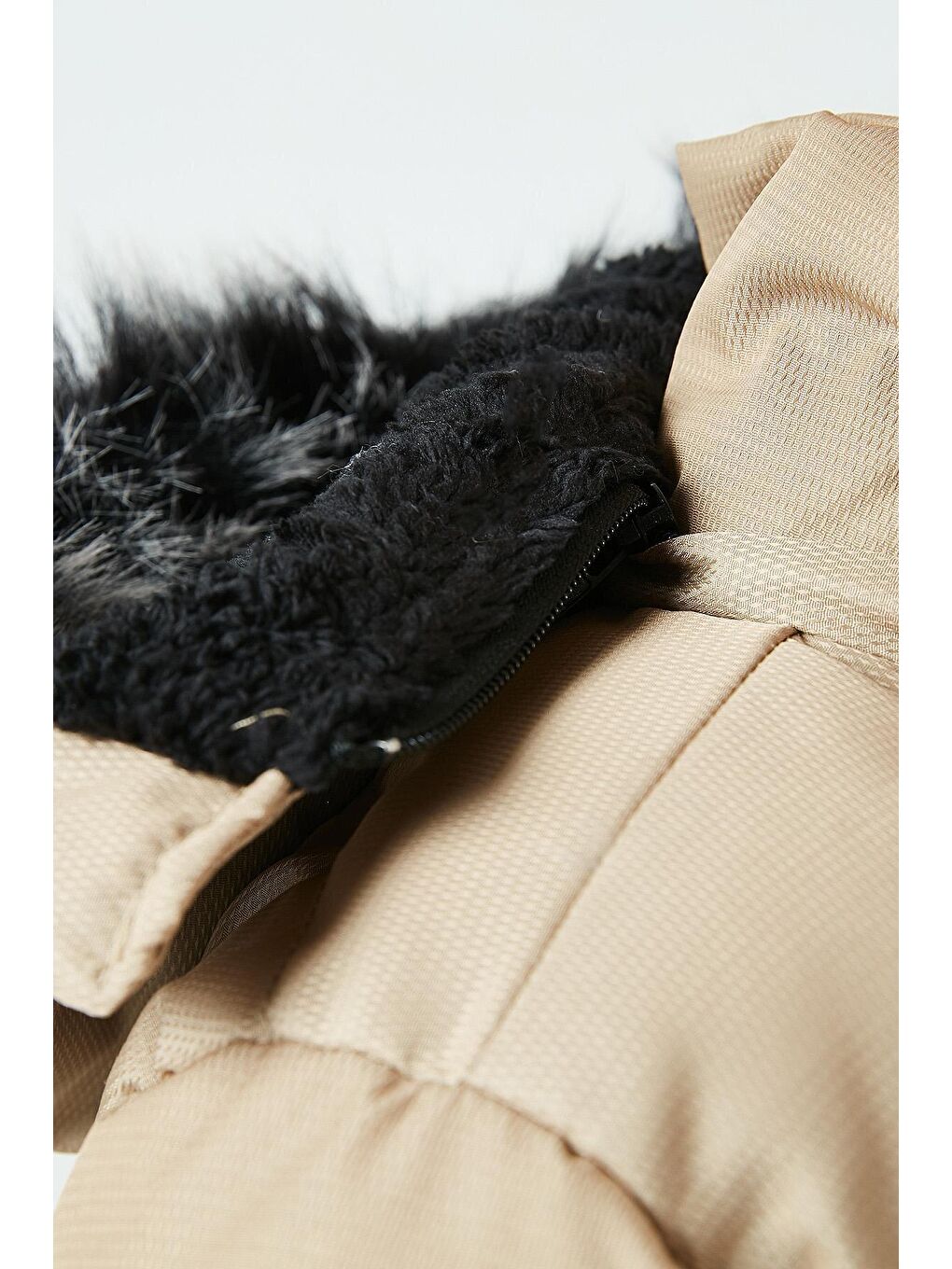 Ekru Suni Kürklü Peluş Astarlı Çıkarılabilir Kapüşonlu Mont 5763028-4