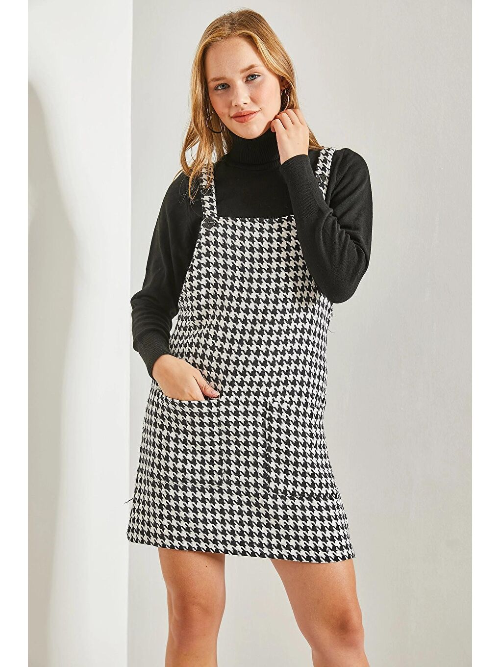 Siyah Kadın Askılı Kazayağı Desenli Çift Desenli Elbise-1