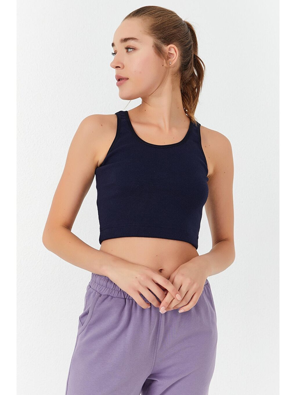 İndigo Basic Sıfır Kol Dar Kalıp U Yaka Kadın Crop Top Atlet - 97160-4