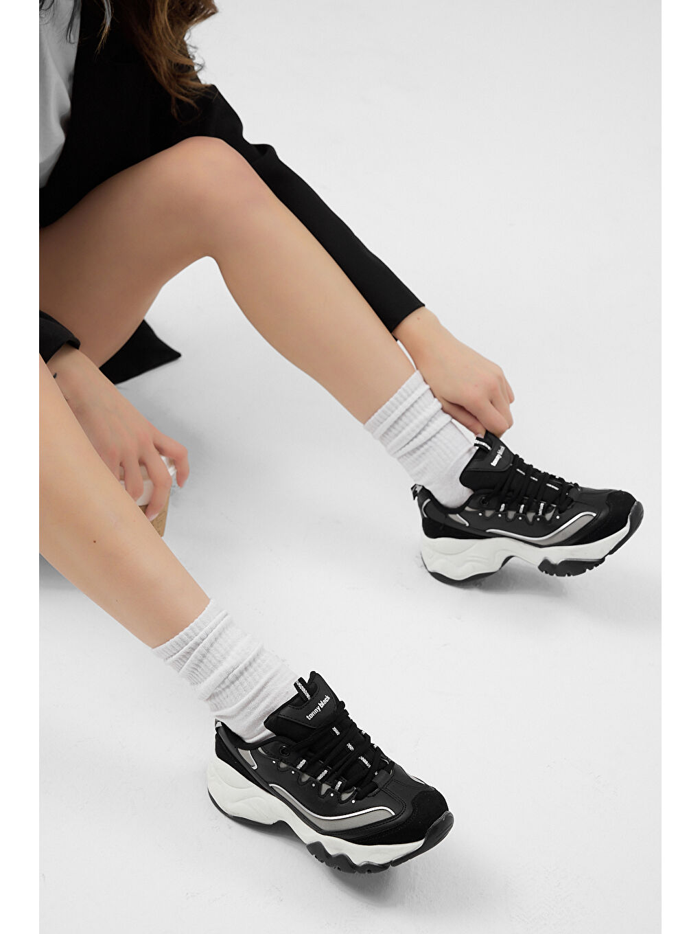 Kadın Siyah Cilt Rahat Kalıp Yüksek Taban Bağcıklı Spor Ayakkabı-3