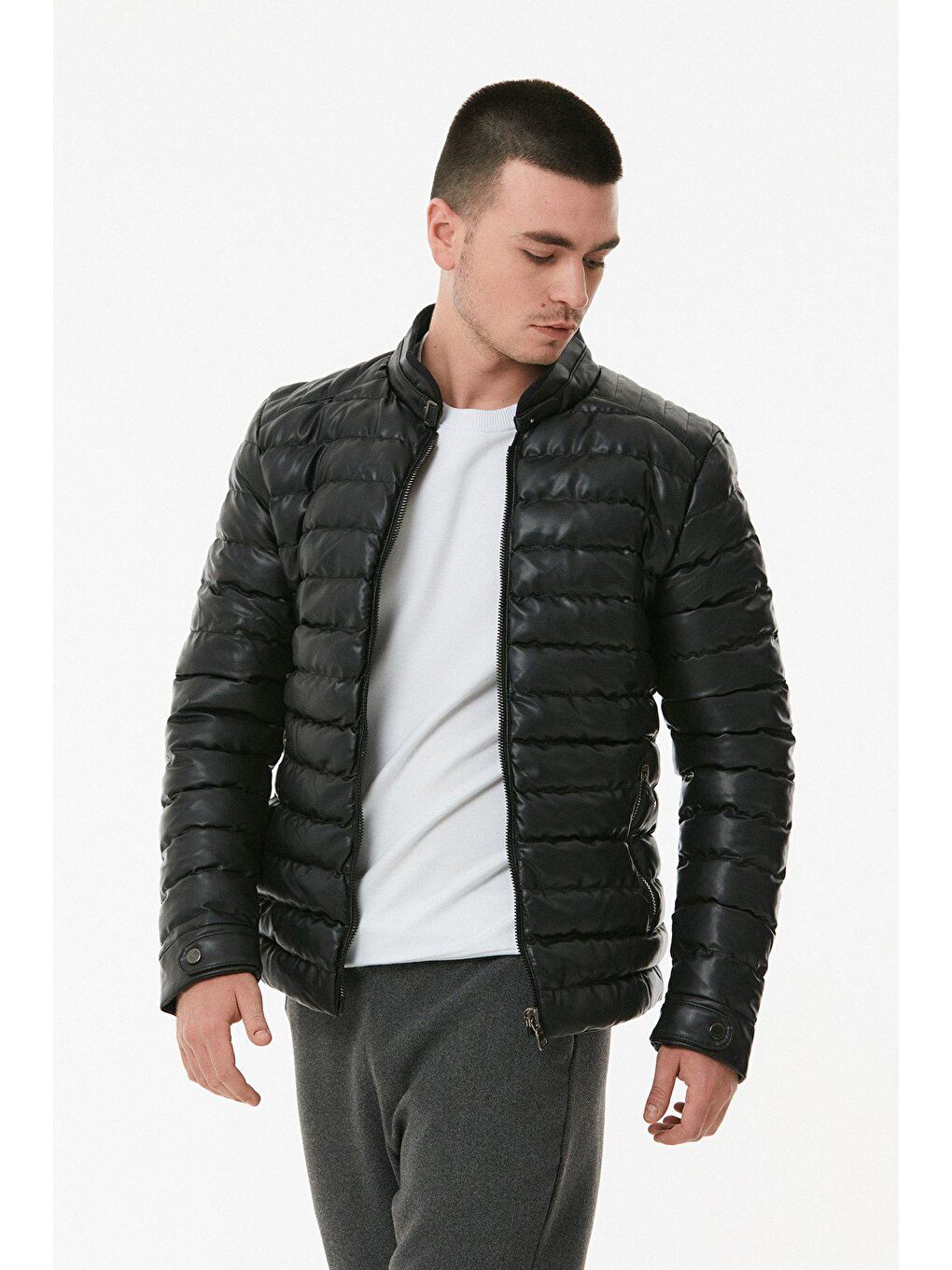 Siyah Dik Yaka Suni Deri Görünümlü Mont-2