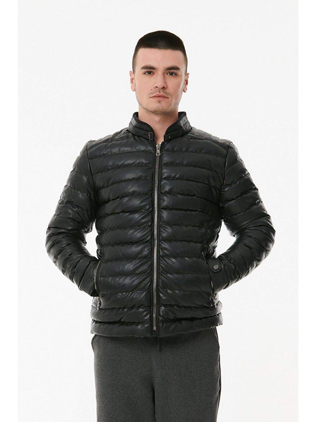 Siyah Dik Yaka Suni Deri Görünümlü Mont-3